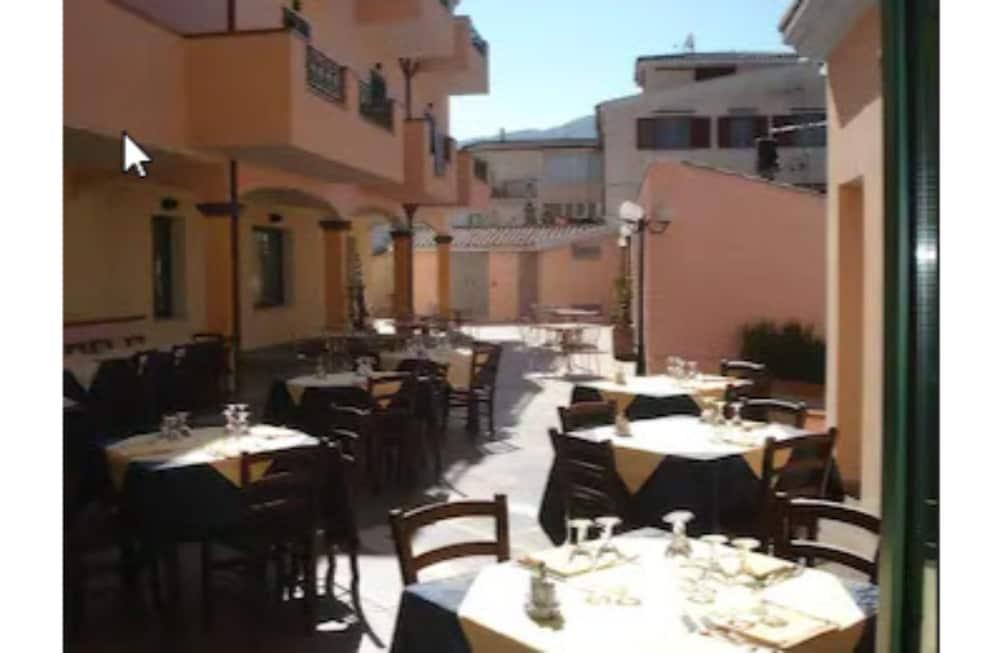 Hotel Baia Marina オロゼーイ エクステリア 写真