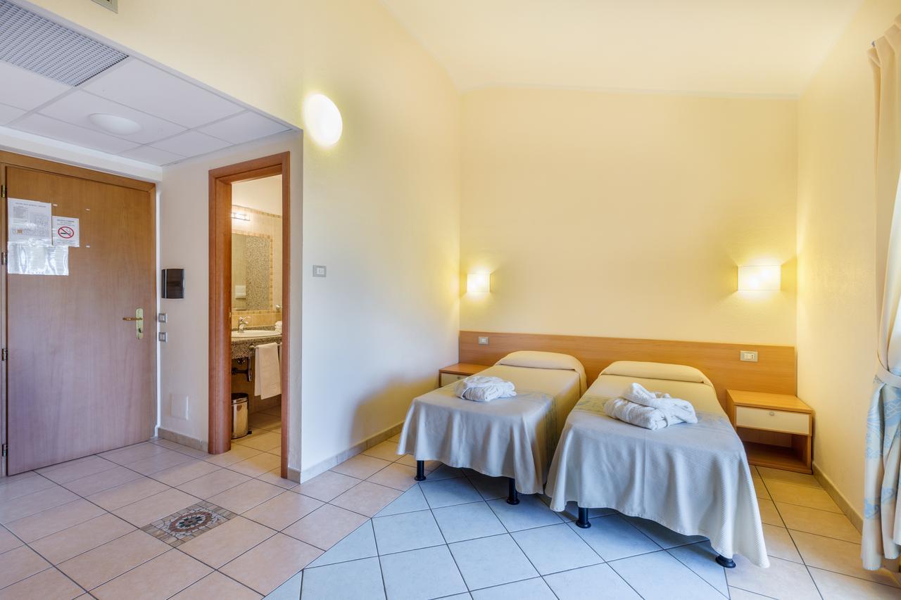Hotel Baia Marina オロゼーイ エクステリア 写真