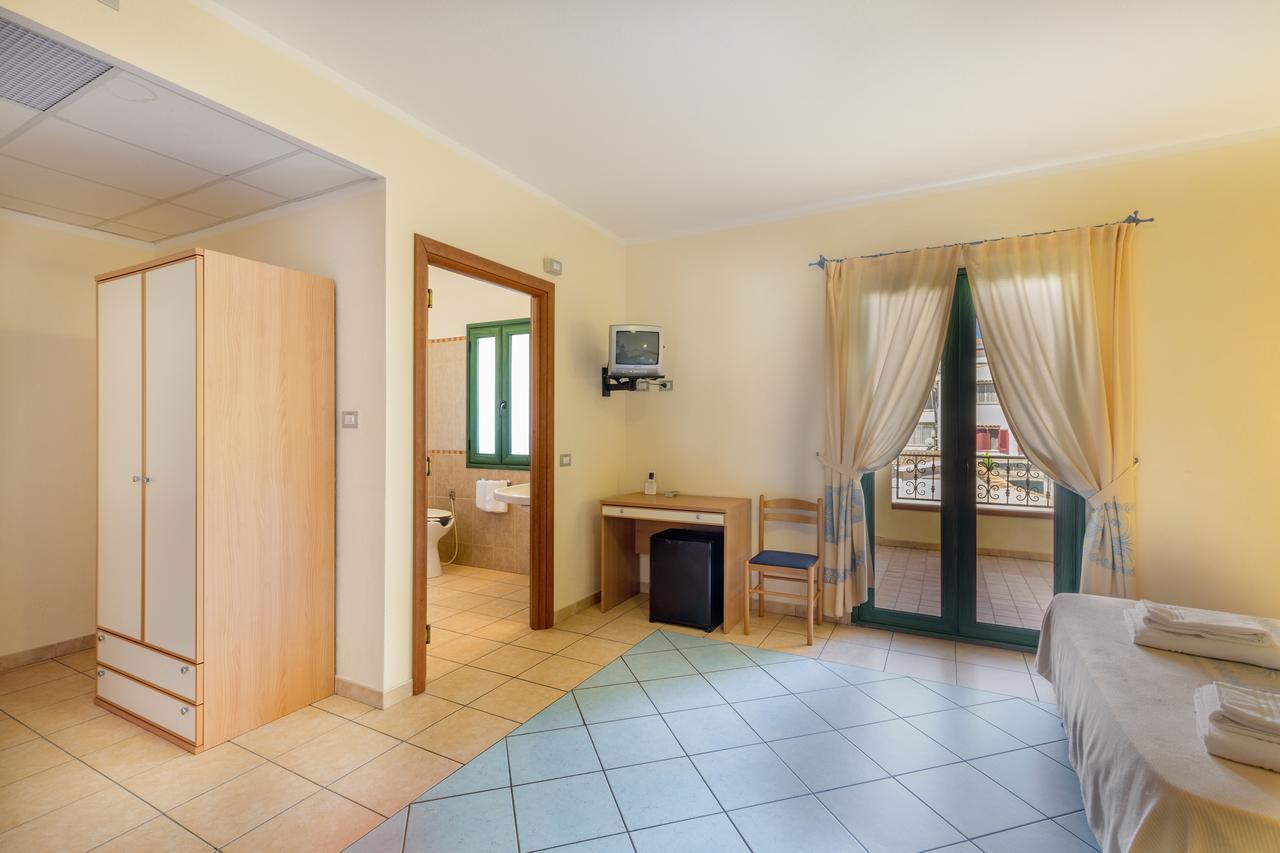 Hotel Baia Marina オロゼーイ エクステリア 写真